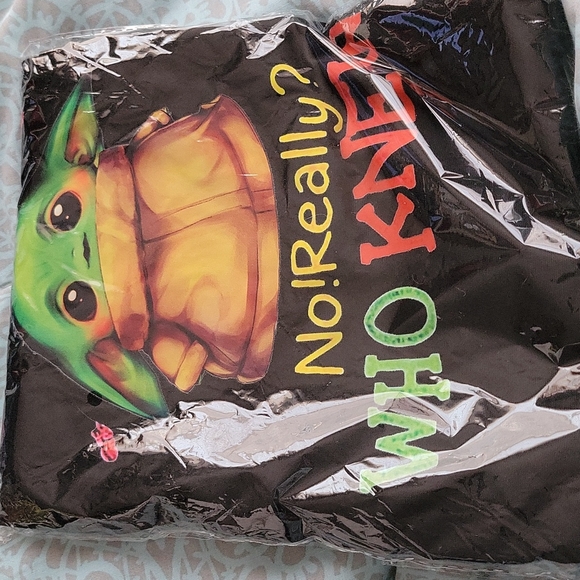 T-Shirt - Picture 5 of 9